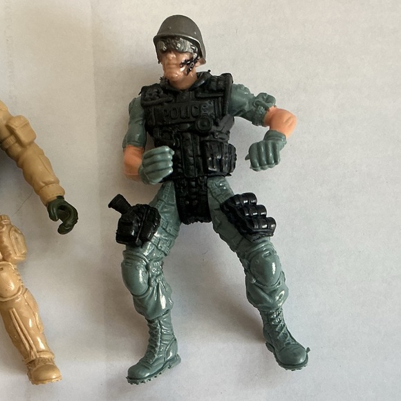 Lanard? Chap Mei? Set of six action figures. - Picture 3 of 9